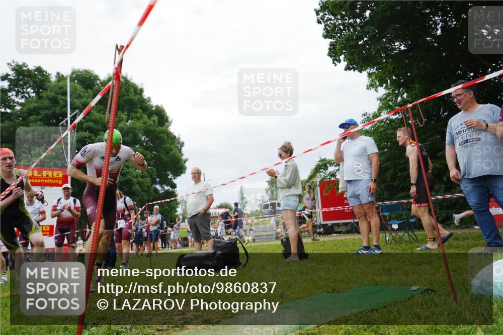 21.06.2026 - 29. Vierlanden-Triathlon LAZAROV Photography http://msf.ph/oto/9860837 21.06.2026 12:05:50 Schwimmen 968, 979 meine-sportfotos.de