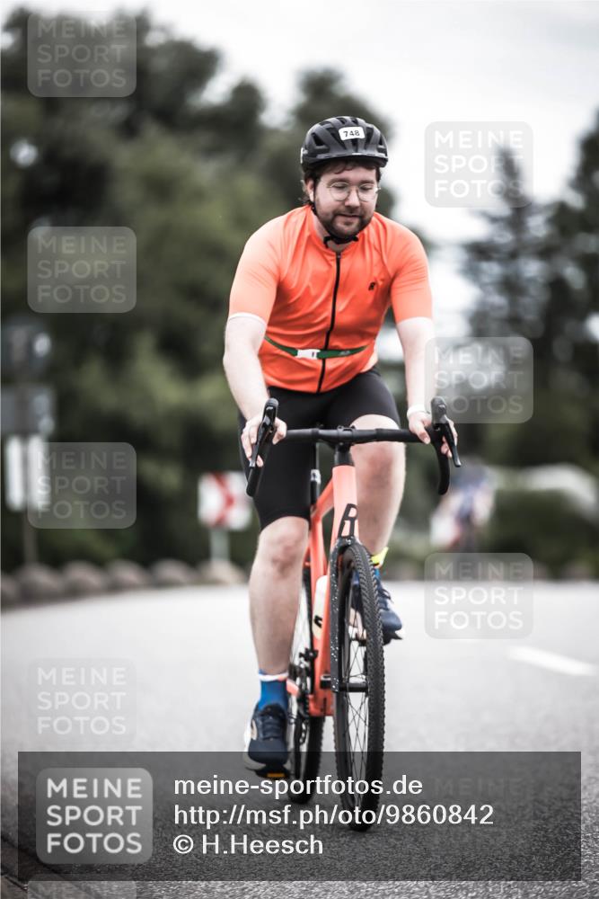 21.06.2026 - 29. Vierlanden-Triathlon H.Heesch http://msf.ph/oto/9860842 21.06.2026 12:07:47 Radfahren 748, 816, 871, 899, 977 meine-sportfotos.de