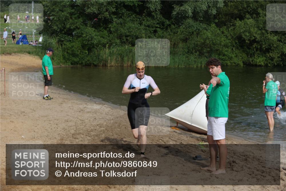 21.06.2026 - 29. Vierlanden-Triathlon Andreas Tolksdorf http://msf.ph/oto/9860849 21.06.2026 09:11:47 Schwimmen 255, 264, 300 meine-sportfotos.de