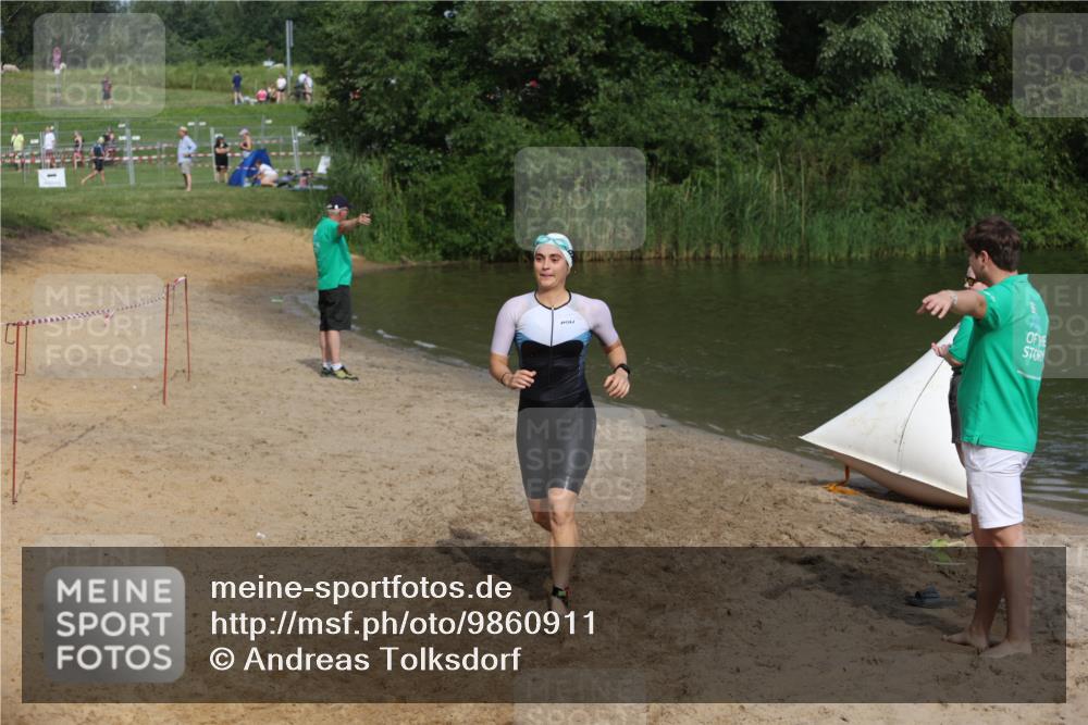 21.06.2026 - 29. Vierlanden-Triathlon Andreas Tolksdorf http://msf.ph/oto/9860911 21.06.2026 09:12:08 Schwimmen 252, 272 meine-sportfotos.de