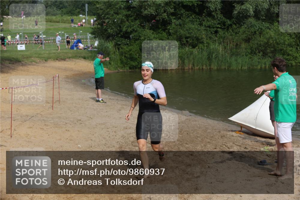 21.06.2026 - 29. Vierlanden-Triathlon Andreas Tolksdorf http://msf.ph/oto/9860937 21.06.2026 09:12:08 Schwimmen 252, 272 meine-sportfotos.de