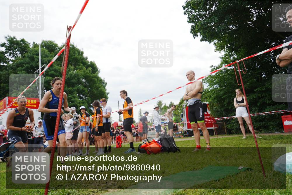 21.06.2026 - 29. Vierlanden-Triathlon LAZAROV Photography http://msf.ph/oto/9860940 21.06.2026 12:28:13 Schwimmen 991, 1006, 1015, 1017 meine-sportfotos.de