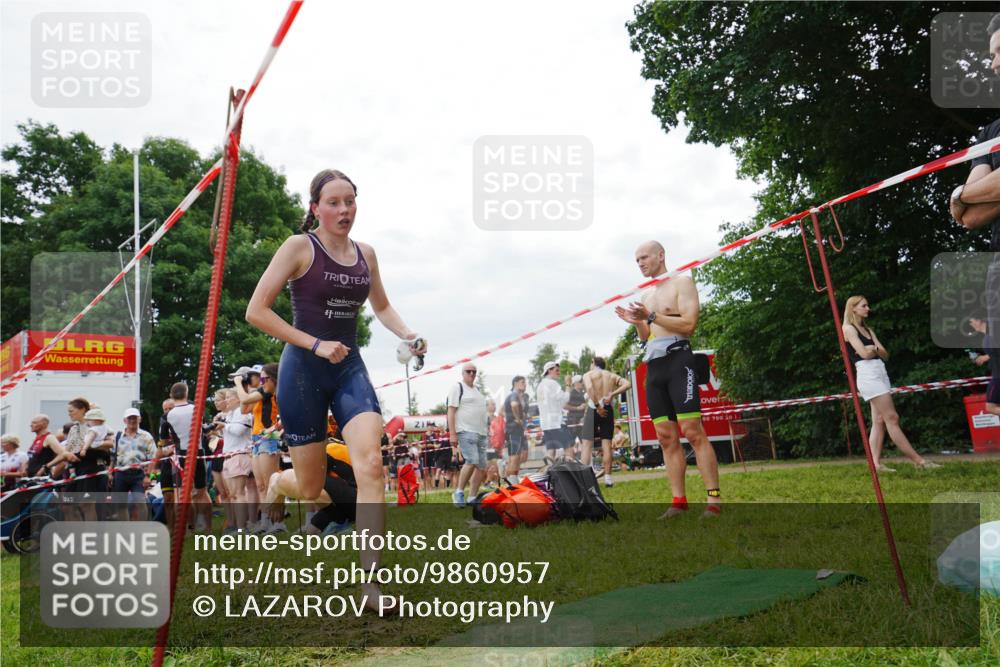 21.06.2026 - 29. Vierlanden-Triathlon LAZAROV Photography http://msf.ph/oto/9860957 21.06.2026 12:28:34 Schwimmen 982, 985, 1009 meine-sportfotos.de