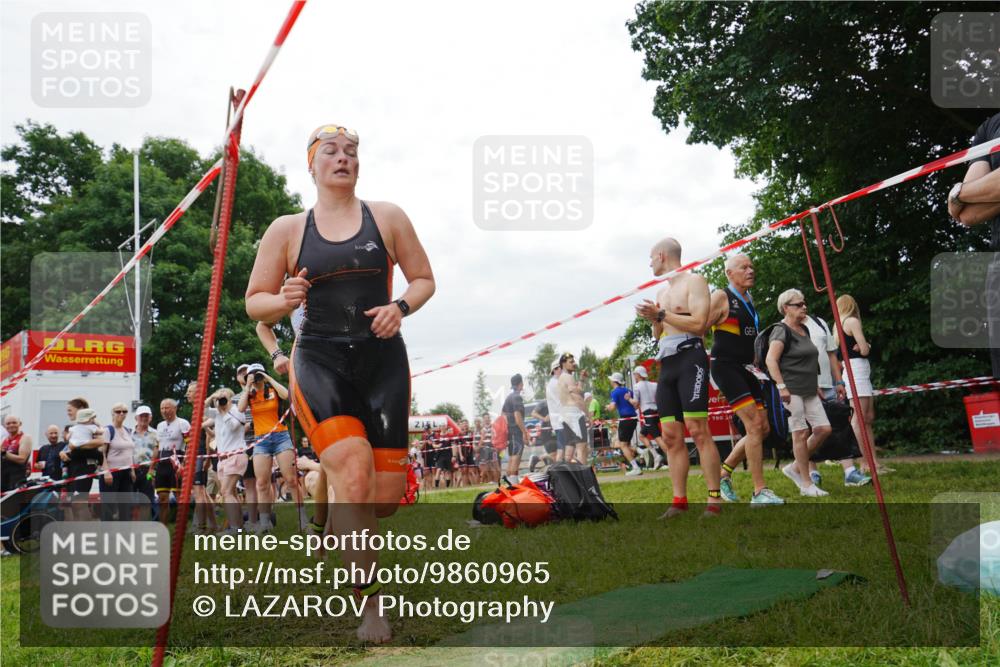 21.06.2026 - 29. Vierlanden-Triathlon LAZAROV Photography http://msf.ph/oto/9860965 21.06.2026 12:28:42 Schwimmen 982, 985, 997, 1018 meine-sportfotos.de