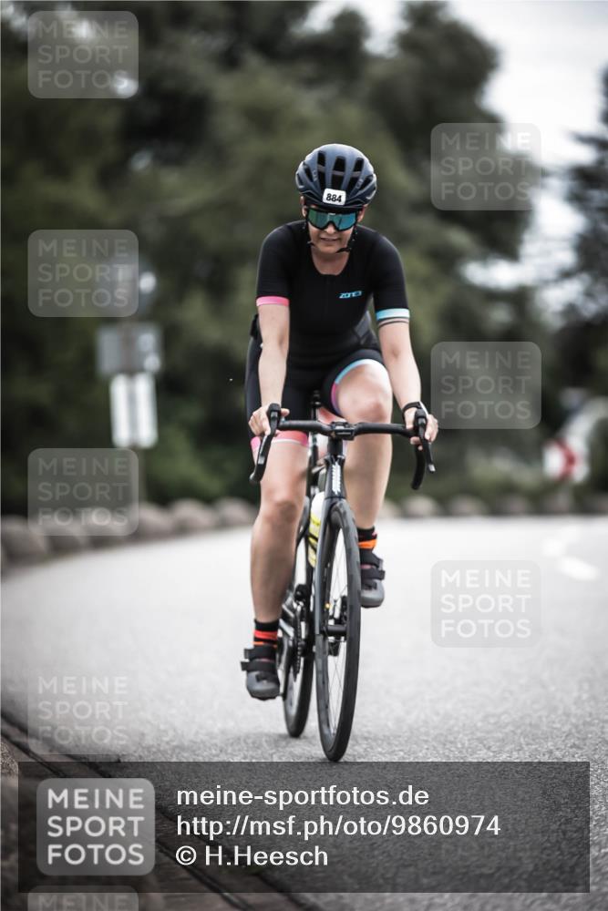 21.06.2026 - 29. Vierlanden-Triathlon H.Heesch http://msf.ph/oto/9860974 21.06.2026 12:08:04 Radfahren 674, 682, 884, 895, 907, 922, 945, 960, 981 meine-sportfotos.de