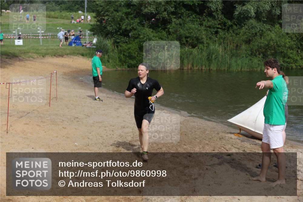 21.06.2026 - 29. Vierlanden-Triathlon Andreas Tolksdorf http://msf.ph/oto/9860998 21.06.2026 09:12:14 Schwimmen 272 meine-sportfotos.de
