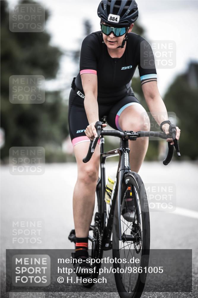 21.06.2026 - 29. Vierlanden-Triathlon H.Heesch http://msf.ph/oto/9861005 21.06.2026 12:08:04 Radfahren 674, 682, 884, 895, 907, 922, 945, 960, 981 meine-sportfotos.de