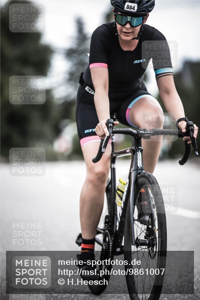 21.06.2026 - 29. Vierlanden-Triathlon H.Heesch http://msf.ph/oto/9861007 21.06.2026 12:08:04 Radfahren 674, 682, 884, 895, 907, 922, 945, 960, 981 meine-sportfotos.de