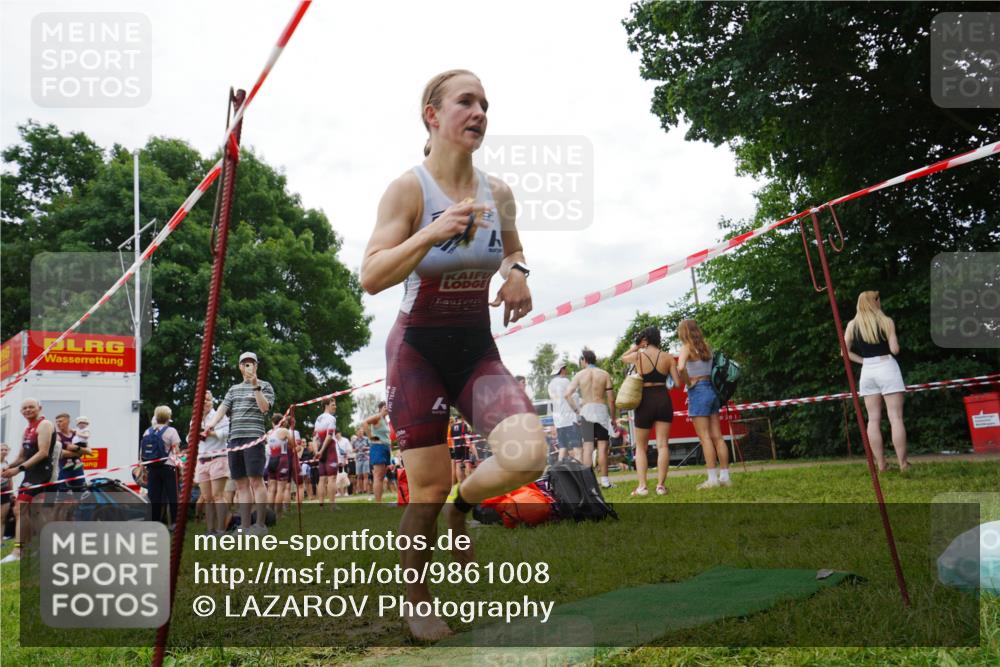 21.06.2026 - 29. Vierlanden-Triathlon LAZAROV Photography http://msf.ph/oto/9861008 21.06.2026 12:30:39 Schwimmen 1020 meine-sportfotos.de