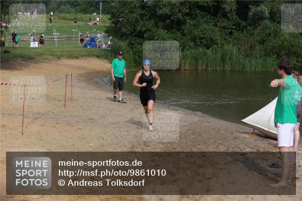 21.06.2026 - 29. Vierlanden-Triathlon Andreas Tolksdorf http://msf.ph/oto/9861010 21.06.2026 09:12:39 Schwimmen 235 meine-sportfotos.de