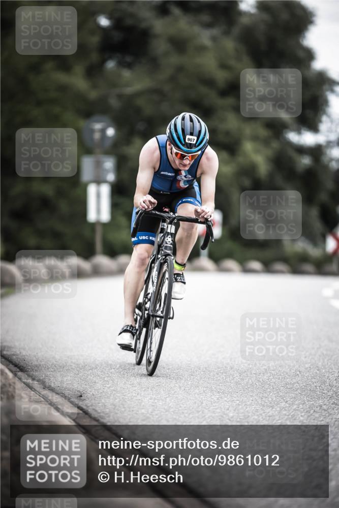 21.06.2026 - 29. Vierlanden-Triathlon H.Heesch http://msf.ph/oto/9861012 21.06.2026 12:08:07 Radfahren 884, 907, 973, 981 meine-sportfotos.de