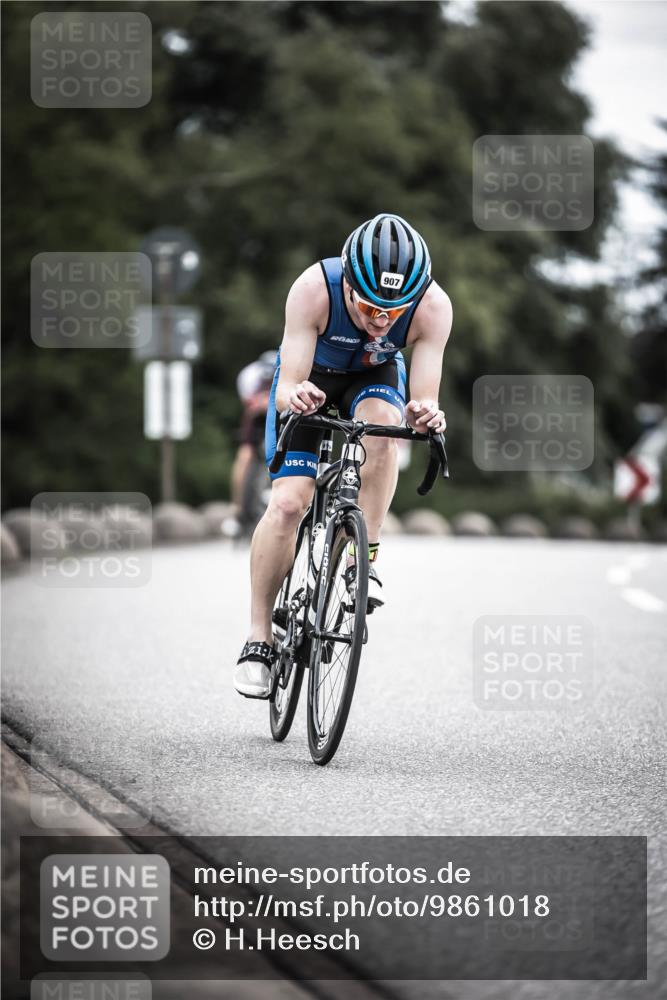 21.06.2026 - 29. Vierlanden-Triathlon H.Heesch http://msf.ph/oto/9861018 21.06.2026 12:08:07 Radfahren 884, 907, 973, 981 meine-sportfotos.de
