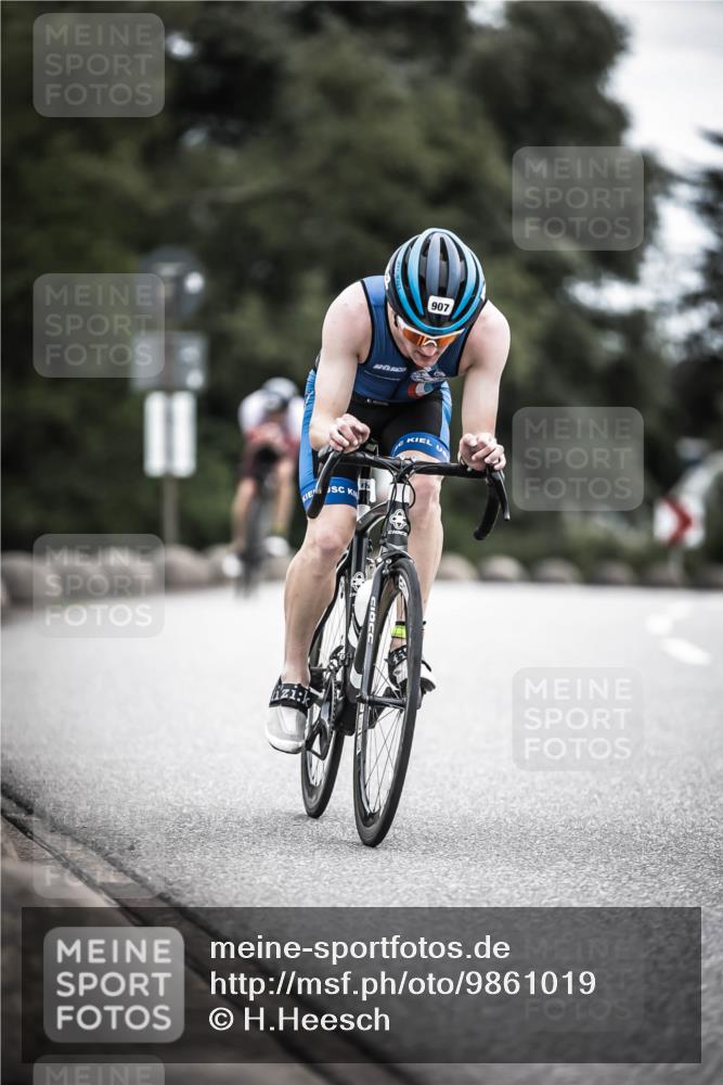 21.06.2026 - 29. Vierlanden-Triathlon H.Heesch http://msf.ph/oto/9861019 21.06.2026 12:08:07 Radfahren 884, 907, 973, 981 meine-sportfotos.de