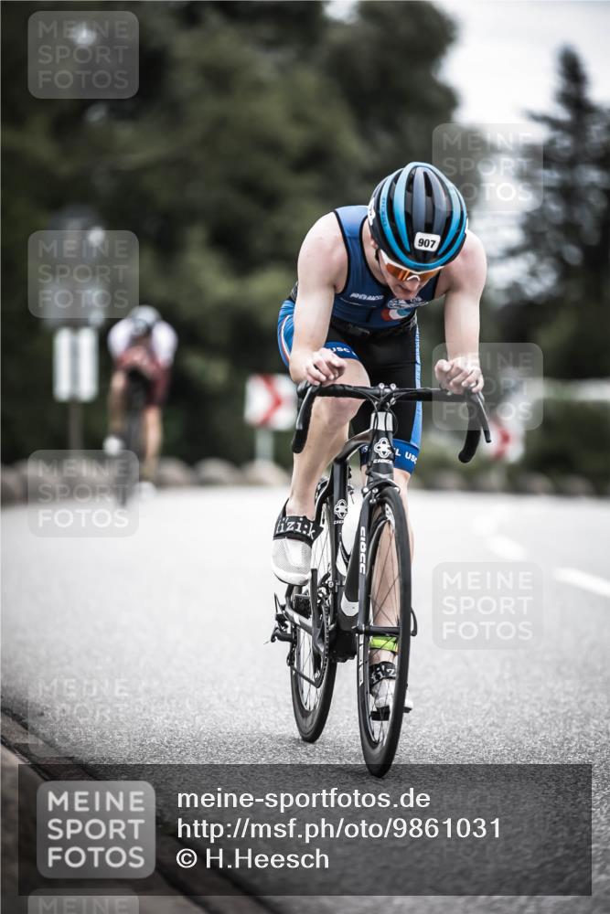 21.06.2026 - 29. Vierlanden-Triathlon H.Heesch http://msf.ph/oto/9861031 21.06.2026 12:08:07 Radfahren 884, 907, 973, 981 meine-sportfotos.de