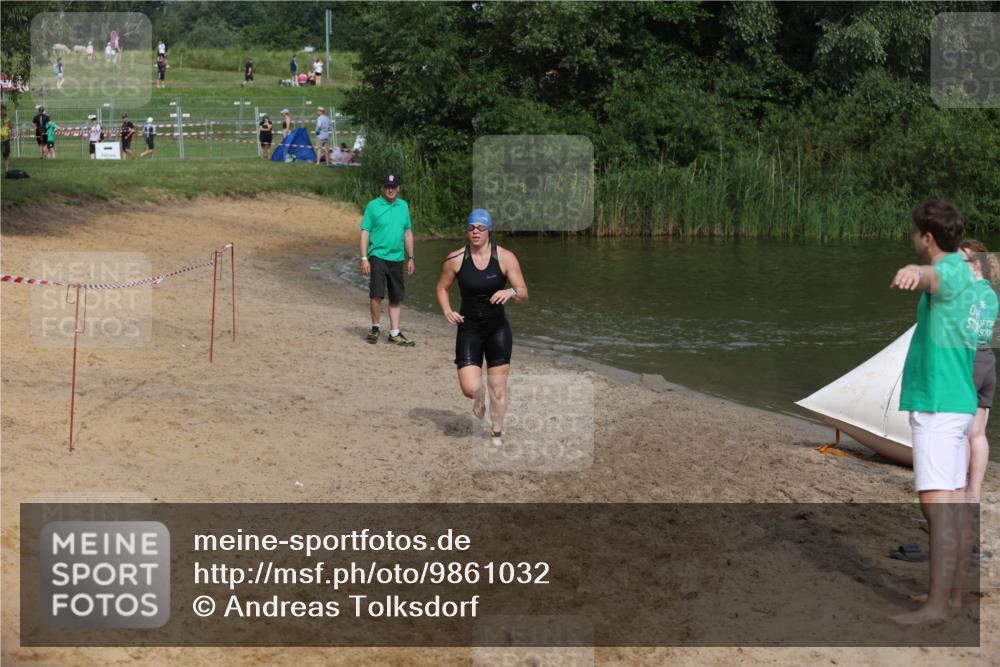21.06.2026 - 29. Vierlanden-Triathlon Andreas Tolksdorf http://msf.ph/oto/9861032 21.06.2026 09:12:39 Schwimmen 235 meine-sportfotos.de