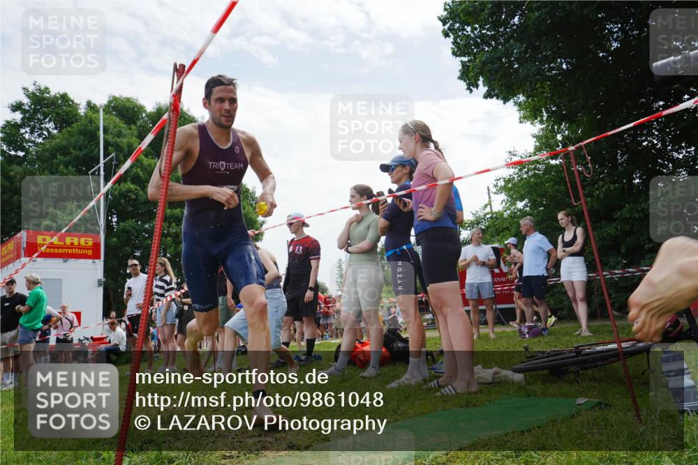 21.06.2026 - 29. Vierlanden-Triathlon LAZAROV Photography http://msf.ph/oto/9861048 21.06.2026 12:57:21 Schwimmen 1042, 1043, 1048 meine-sportfotos.de