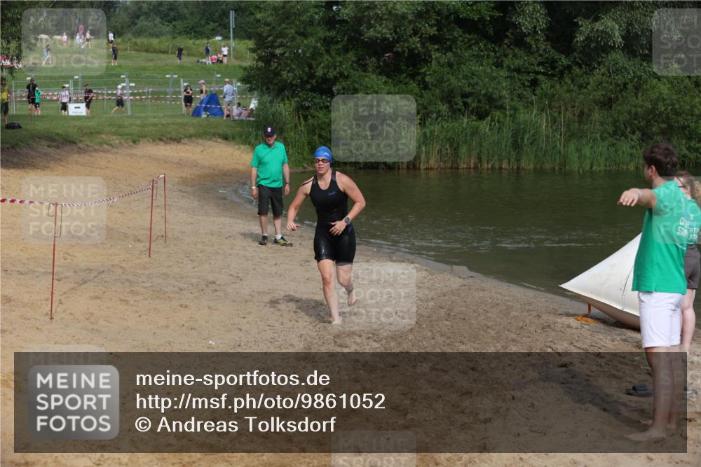21.06.2026 - 29. Vierlanden-Triathlon Andreas Tolksdorf http://msf.ph/oto/9861052 21.06.2026 09:12:39 Schwimmen 235 meine-sportfotos.de