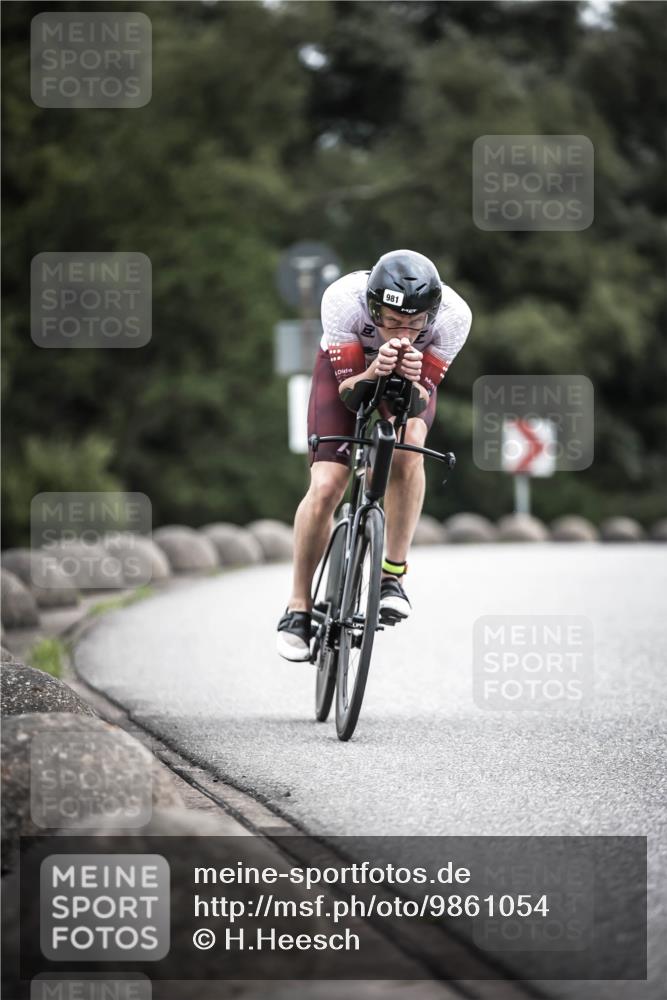 21.06.2026 - 29. Vierlanden-Triathlon H.Heesch http://msf.ph/oto/9861054 21.06.2026 12:08:09 Radfahren 907, 936, 973, 981 meine-sportfotos.de