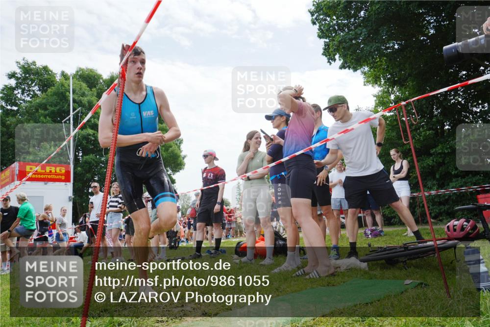 21.06.2026 - 29. Vierlanden-Triathlon LAZAROV Photography http://msf.ph/oto/9861055 21.06.2026 12:57:32 Schwimmen 1052, 1056 meine-sportfotos.de