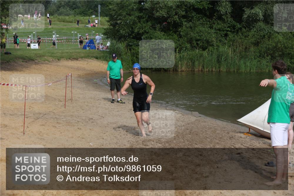 21.06.2026 - 29. Vierlanden-Triathlon Andreas Tolksdorf http://msf.ph/oto/9861059 21.06.2026 09:12:39 Schwimmen 235 meine-sportfotos.de