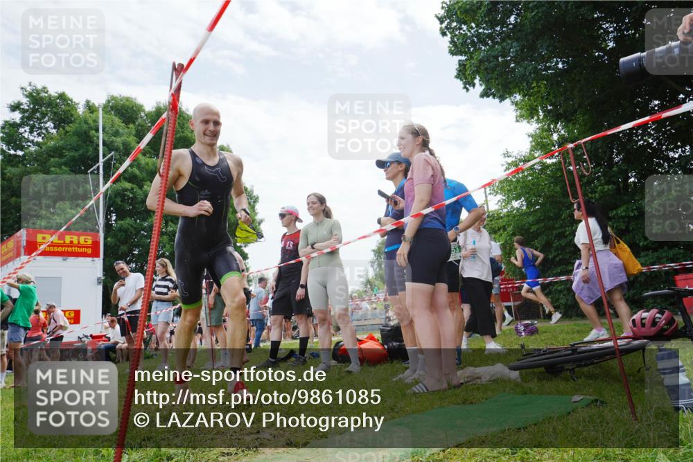 21.06.2026 - 29. Vierlanden-Triathlon LAZAROV Photography http://msf.ph/oto/9861085 21.06.2026 12:58:33 Schwimmen 1026, 1028, 1033 meine-sportfotos.de