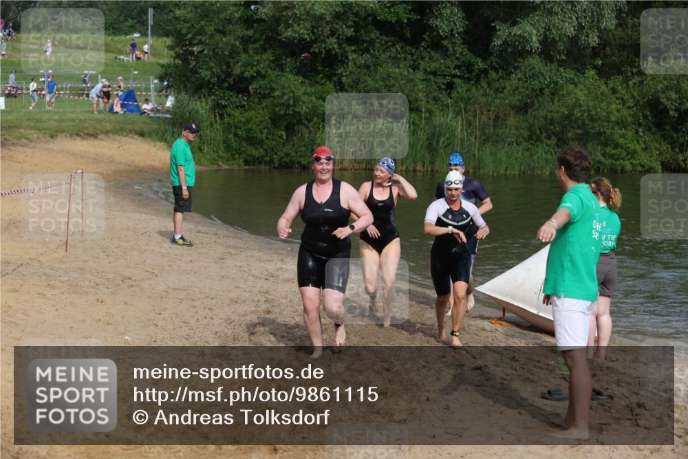 21.06.2026 - 29. Vierlanden-Triathlon Andreas Tolksdorf http://msf.ph/oto/9861115 21.06.2026 09:13:04 Schwimmen 227, 230, 280, 292 meine-sportfotos.de