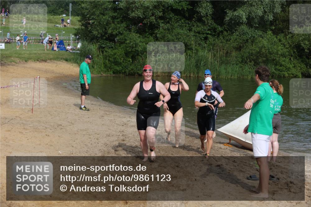 21.06.2026 - 29. Vierlanden-Triathlon Andreas Tolksdorf http://msf.ph/oto/9861123 21.06.2026 09:13:04 Schwimmen 227, 230, 280, 292 meine-sportfotos.de