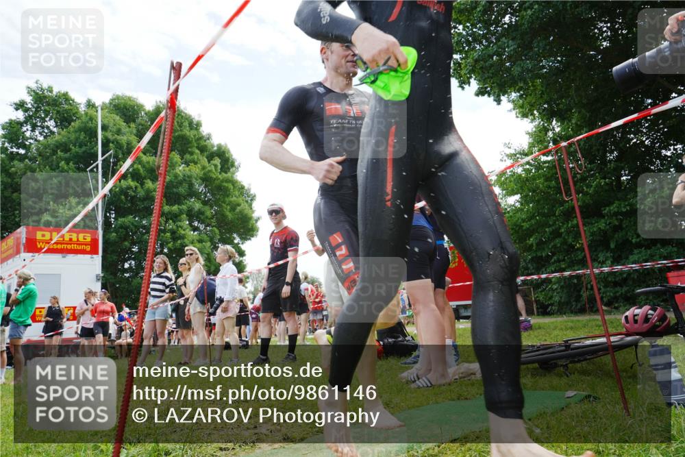 21.06.2026 - 29. Vierlanden-Triathlon LAZAROV Photography http://msf.ph/oto/9861146 21.06.2026 12:59:32 Schwimmen 1076, 1086, 1088 meine-sportfotos.de
