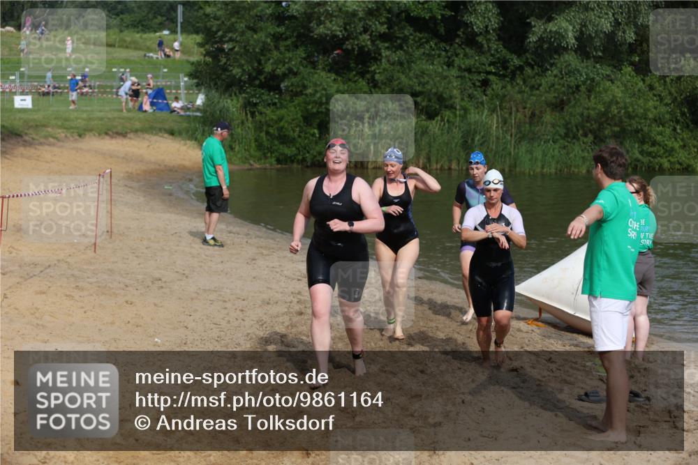 21.06.2026 - 29. Vierlanden-Triathlon Andreas Tolksdorf http://msf.ph/oto/9861164 21.06.2026 09:13:05 Schwimmen 227, 230, 280, 292 meine-sportfotos.de