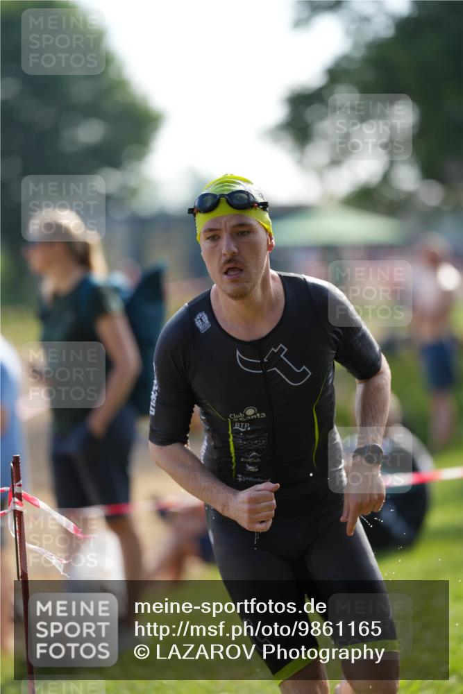 21.06.2026 - 29. Vierlanden-Triathlon LAZAROV Photography http://msf.ph/oto/9861165 21.06.2026 08:47:15 Schwimmen 40 meine-sportfotos.de