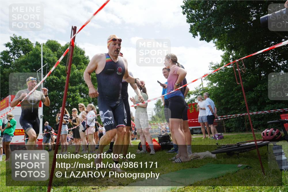 21.06.2026 - 29. Vierlanden-Triathlon LAZAROV Photography http://msf.ph/oto/9861171 21.06.2026 12:59:47 Schwimmen 1034, 1036, 1037, 1058, 1061, 1069, 1079 meine-sportfotos.de