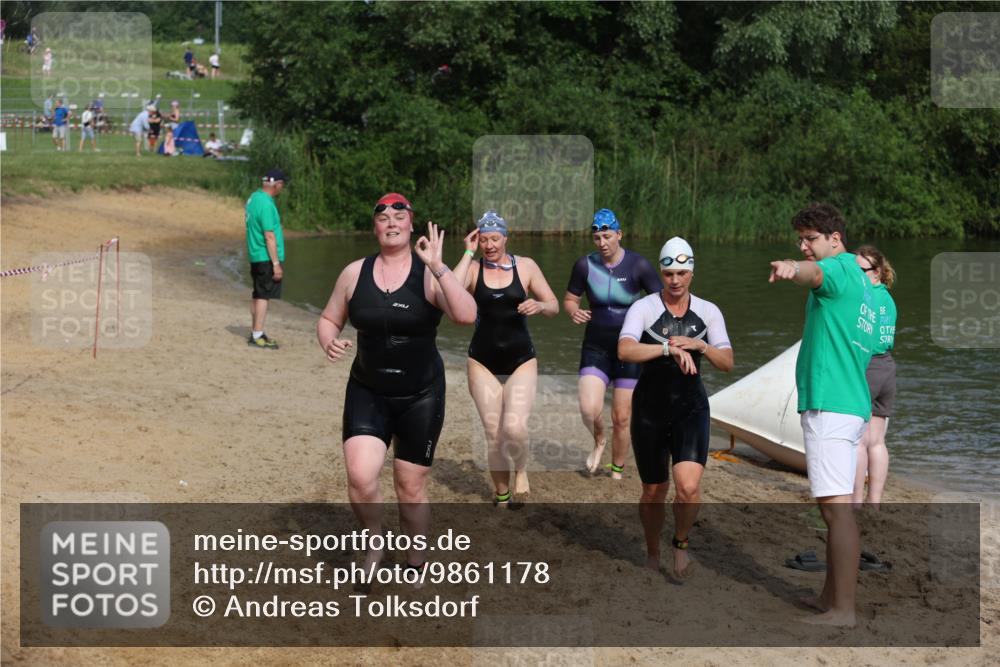 21.06.2026 - 29. Vierlanden-Triathlon Andreas Tolksdorf http://msf.ph/oto/9861178 21.06.2026 09:13:06 Schwimmen 227, 230, 280, 292 meine-sportfotos.de