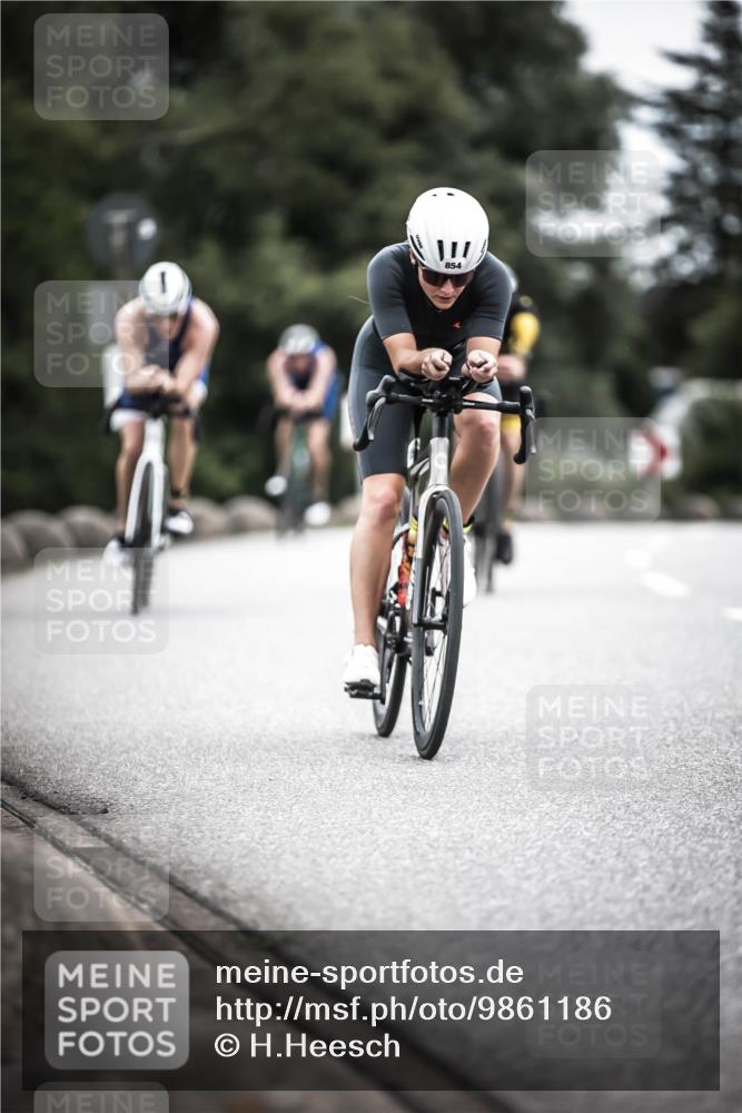 21.06.2026 - 29. Vierlanden-Triathlon H.Heesch http://msf.ph/oto/9861186 21.06.2026 12:08:18 Radfahren 793, 854, 865, 916, 936, 948, 949, 973 meine-sportfotos.de
