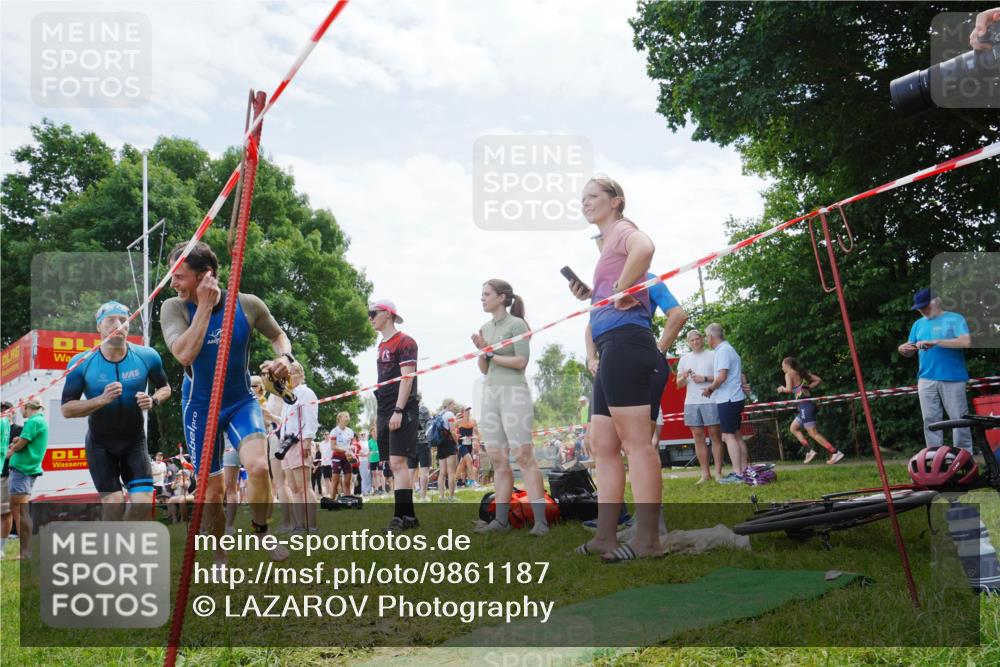 21.06.2026 - 29. Vierlanden-Triathlon LAZAROV Photography http://msf.ph/oto/9861187 21.06.2026 13:00:24 Schwimmen 1025, 1050, 1062, 1064 meine-sportfotos.de