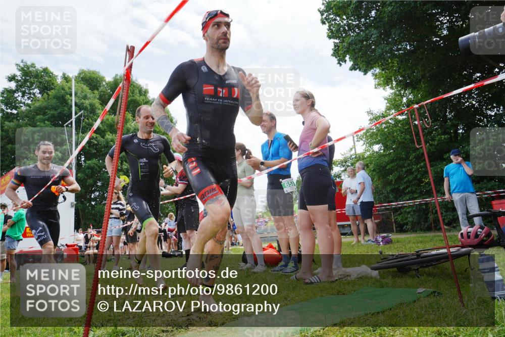 21.06.2026 - 29. Vierlanden-Triathlon LAZAROV Photography http://msf.ph/oto/9861200 21.06.2026 13:00:31 Schwimmen 1029, 1050, 1062, 1064, 1072, 1075, 1090 meine-sportfotos.de