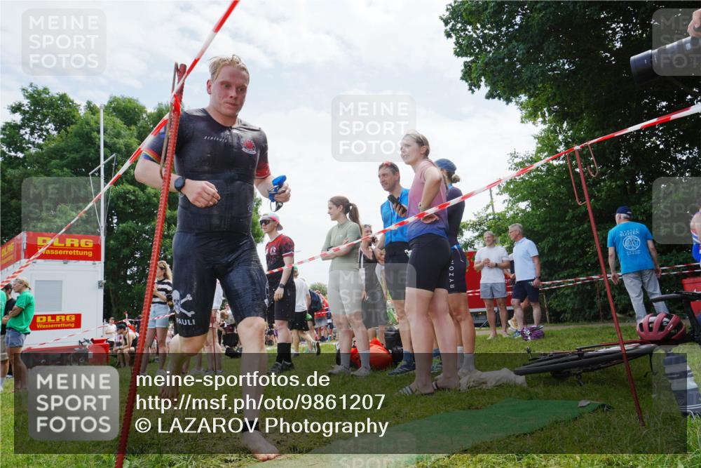 21.06.2026 - 29. Vierlanden-Triathlon LAZAROV Photography http://msf.ph/oto/9861207 21.06.2026 13:00:38 Schwimmen 1029, 1072, 1075, 1078, 1090 meine-sportfotos.de