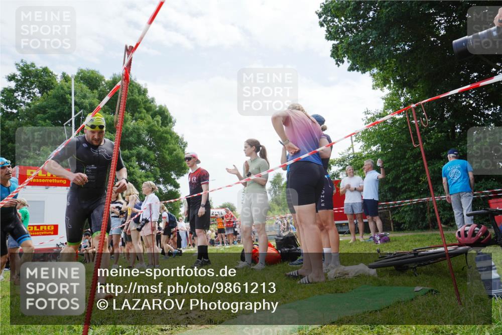 21.06.2026 - 29. Vierlanden-Triathlon LAZAROV Photography http://msf.ph/oto/9861213 21.06.2026 13:00:44 Schwimmen 1031, 1054, 1078 meine-sportfotos.de