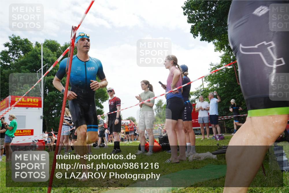 21.06.2026 - 29. Vierlanden-Triathlon LAZAROV Photography http://msf.ph/oto/9861216 21.06.2026 13:00:45 Schwimmen 1031, 1054, 1078 meine-sportfotos.de