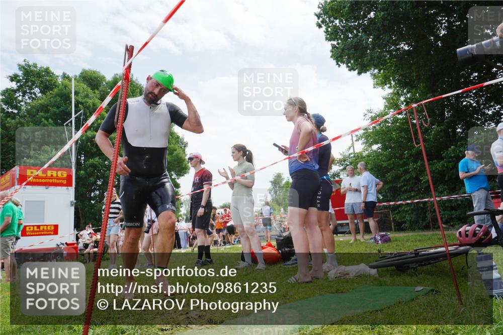 21.06.2026 - 29. Vierlanden-Triathlon LAZAROV Photography http://msf.ph/oto/9861235 21.06.2026 13:01:27 Schwimmen 1038, 1057, 1085 meine-sportfotos.de