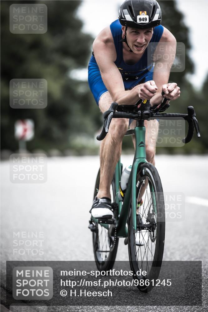 21.06.2026 - 29. Vierlanden-Triathlon H.Heesch http://msf.ph/oto/9861245 21.06.2026 12:08:22 Radfahren 793, 854, 865, 916, 937, 948, 949 meine-sportfotos.de