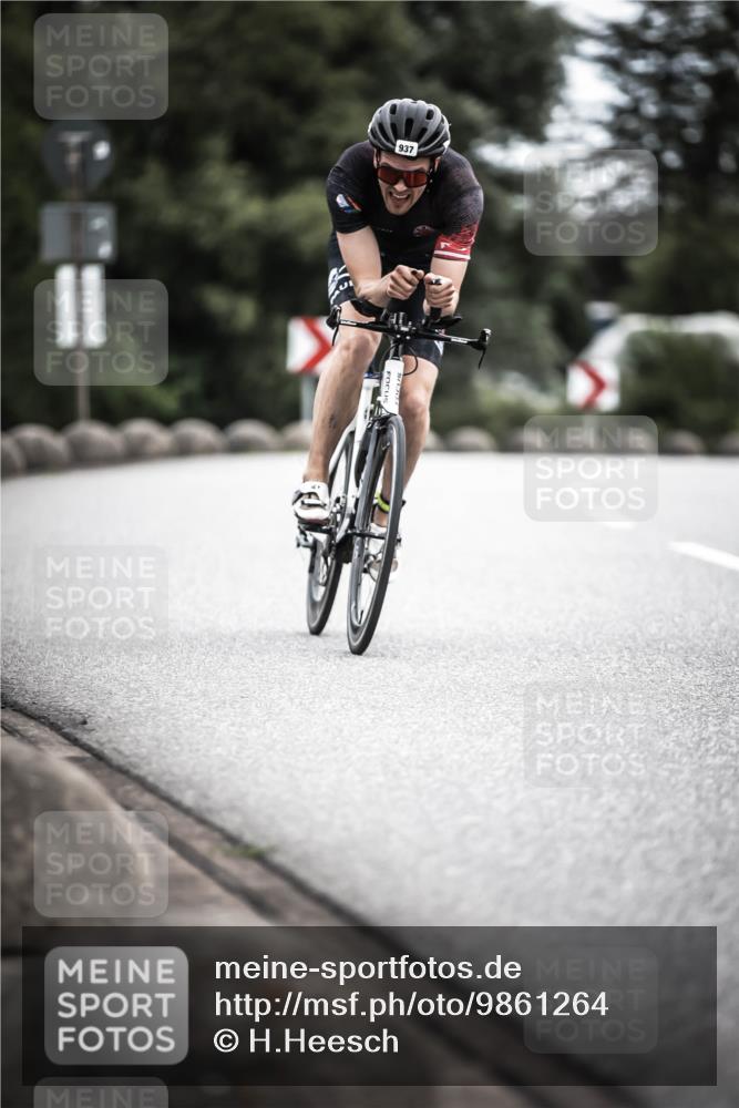 21.06.2026 - 29. Vierlanden-Triathlon H.Heesch http://msf.ph/oto/9861264 21.06.2026 12:08:30 Radfahren 246, 915, 937 meine-sportfotos.de