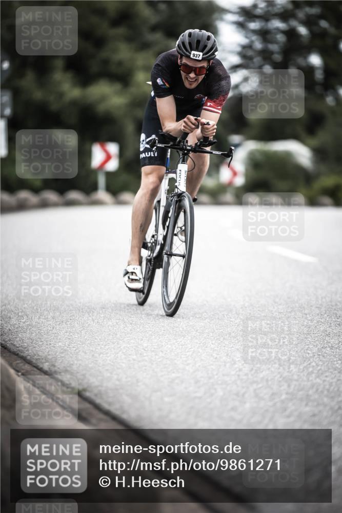 21.06.2026 - 29. Vierlanden-Triathlon H.Heesch http://msf.ph/oto/9861271 21.06.2026 12:08:30 Radfahren 246, 915, 937 meine-sportfotos.de