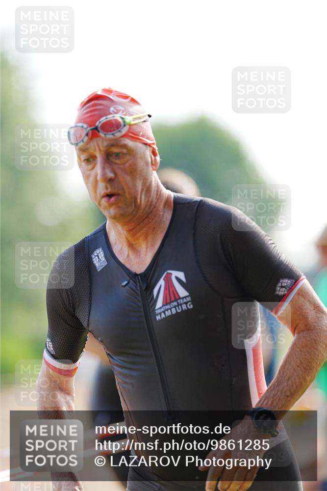 21.06.2026 - 29. Vierlanden-Triathlon LAZAROV Photography http://msf.ph/oto/9861285 21.06.2026 08:48:39 Schwimmen 75, 80, 119, 186, 198 meine-sportfotos.de
