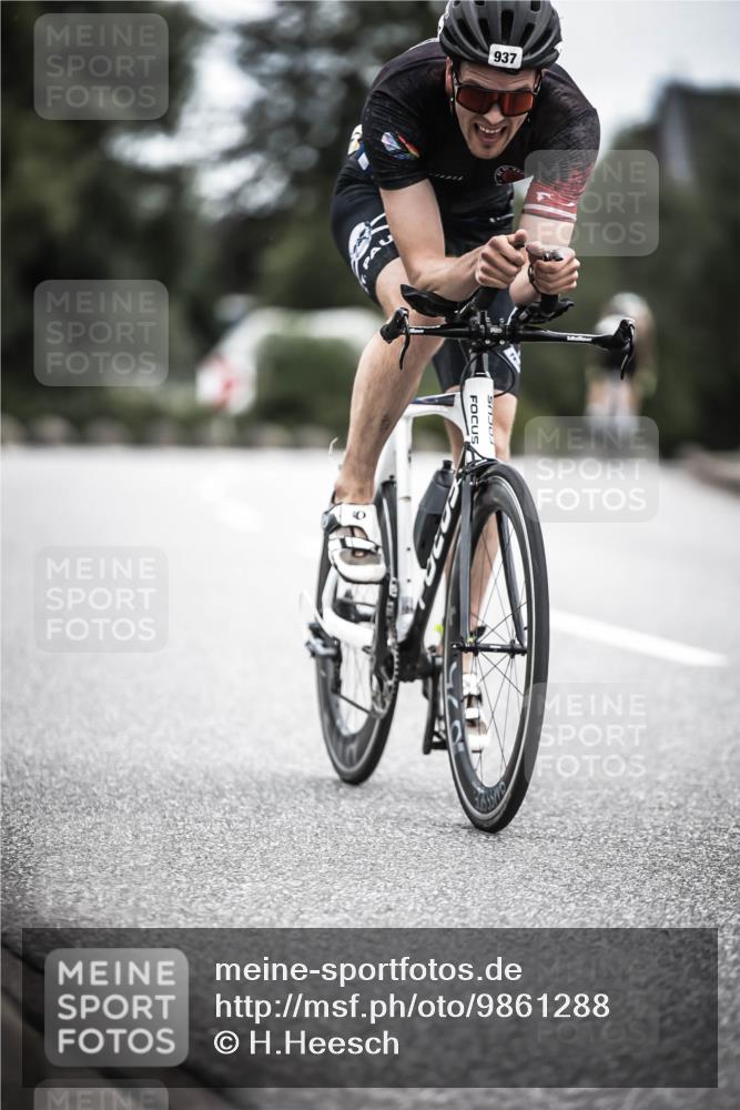 21.06.2026 - 29. Vierlanden-Triathlon H.Heesch http://msf.ph/oto/9861288 21.06.2026 12:08:30 Radfahren 246, 915, 937 meine-sportfotos.de