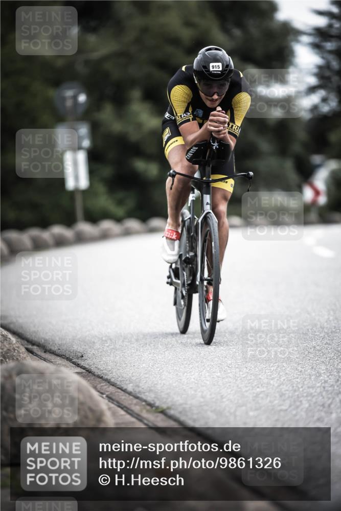 21.06.2026 - 29. Vierlanden-Triathlon H.Heesch http://msf.ph/oto/9861326 21.06.2026 12:08:38 Radfahren 915, 939 meine-sportfotos.de