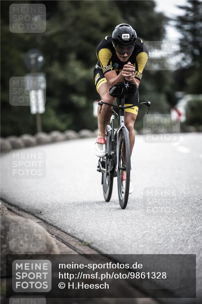 21.06.2026 - 29. Vierlanden-Triathlon H.Heesch http://msf.ph/oto/9861328 21.06.2026 12:08:38 Radfahren 915, 939 meine-sportfotos.de