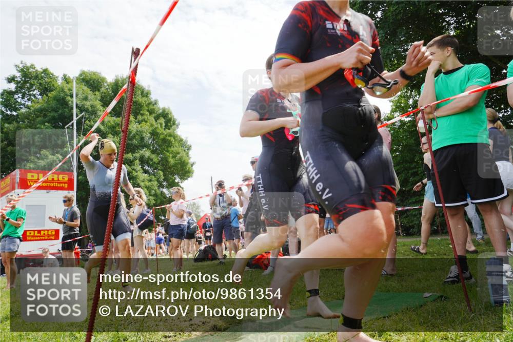 21.06.2026 - 29. Vierlanden-Triathlon LAZAROV Photography http://msf.ph/oto/9861354 21.06.2026 13:09:52 Schwimmen 1110, 1126, 1129, 1131, 1138, 1147 meine-sportfotos.de