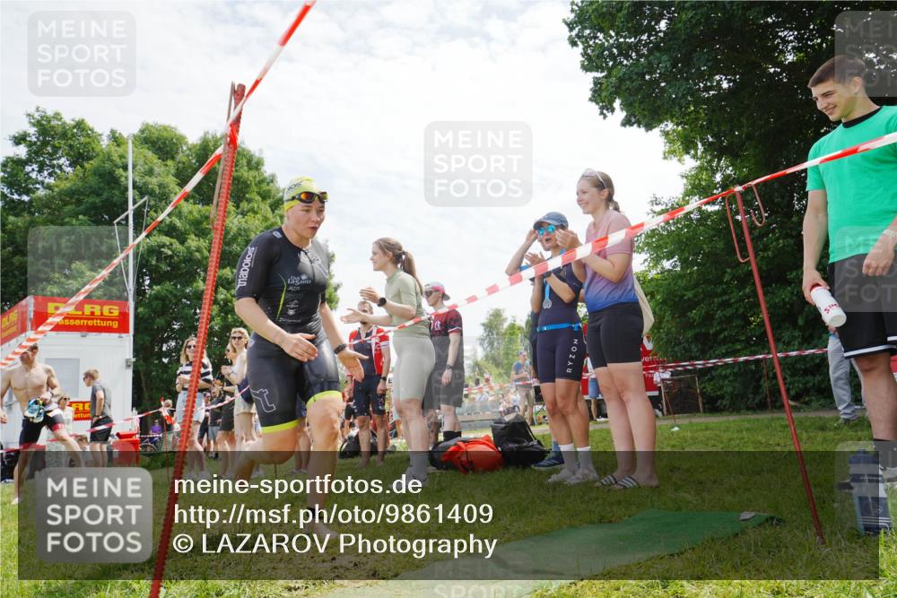 21.06.2026 - 29. Vierlanden-Triathlon LAZAROV Photography http://msf.ph/oto/9861409 21.06.2026 13:11:22 Schwimmen 1151, 1155, 1157 meine-sportfotos.de