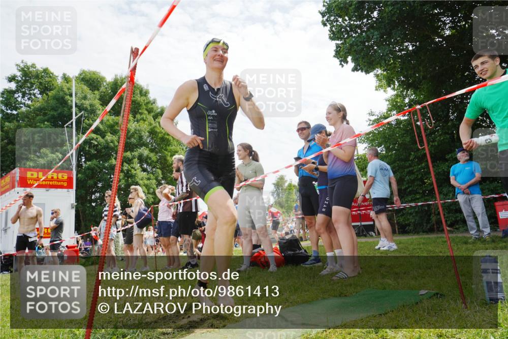21.06.2026 - 29. Vierlanden-Triathlon LAZAROV Photography http://msf.ph/oto/9861413 21.06.2026 13:11:29 Schwimmen 1155, 1158 meine-sportfotos.de