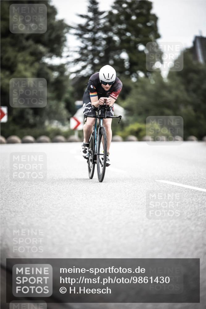 21.06.2026 - 29. Vierlanden-Triathlon H.Heesch http://msf.ph/oto/9861430 21.06.2026 12:08:58 Radfahren 932, 940 meine-sportfotos.de